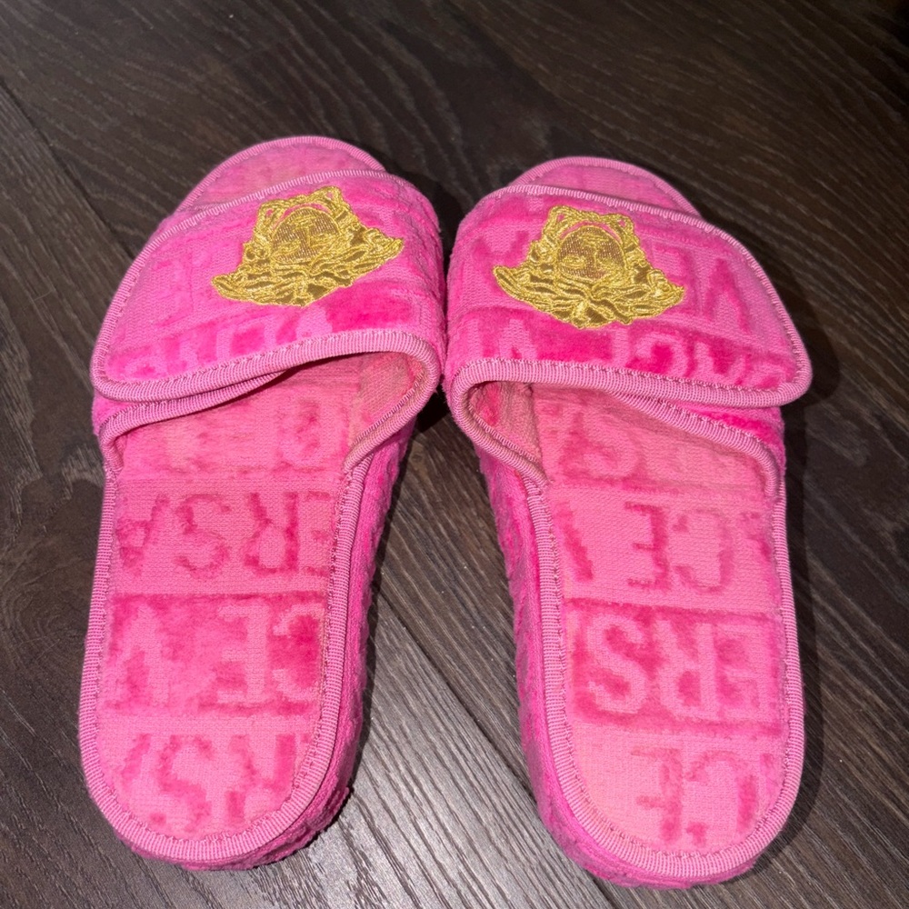 Versace Bright Pink Velvet Medusa Platform Slide with Gold Logo - Picture 4 of 6